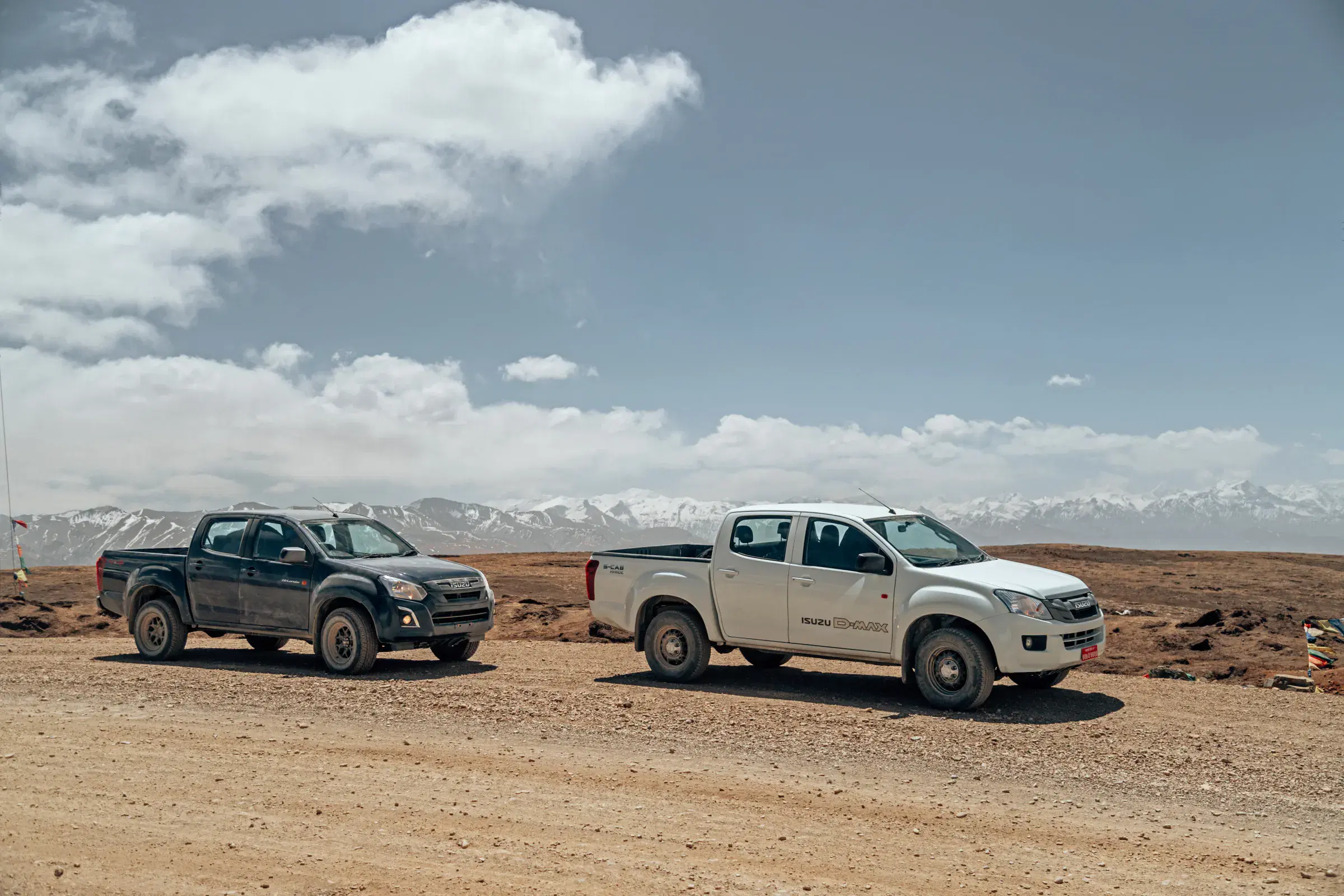 Outdoor vehicle scene featuring a vehicle and cloudy sky.